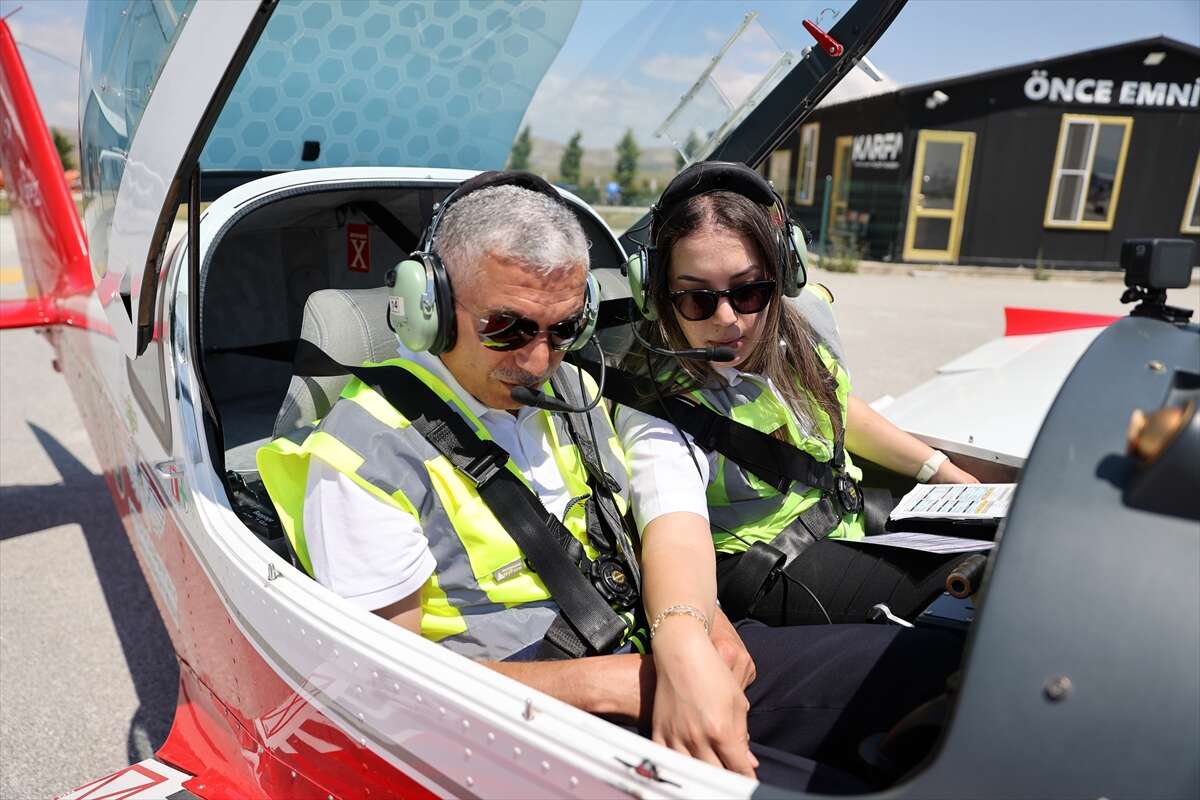 Konya’da pilot kızının Babalar Günü sürprizi havalara uçurdu 5